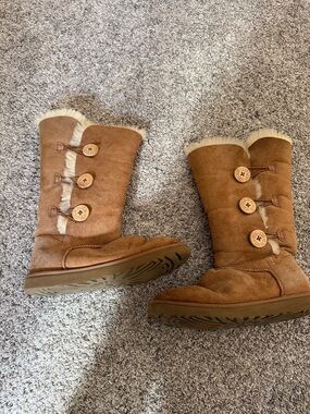 Bailey button Uggs